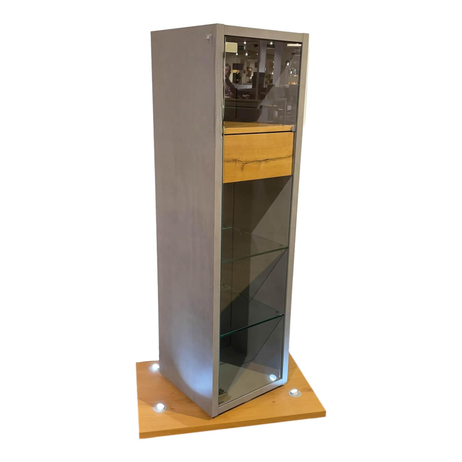 Vitrine Fena 65441L Balkeneiche Akzent Betongrau 2 Griff Chrom Glaenzend Mit Bele...