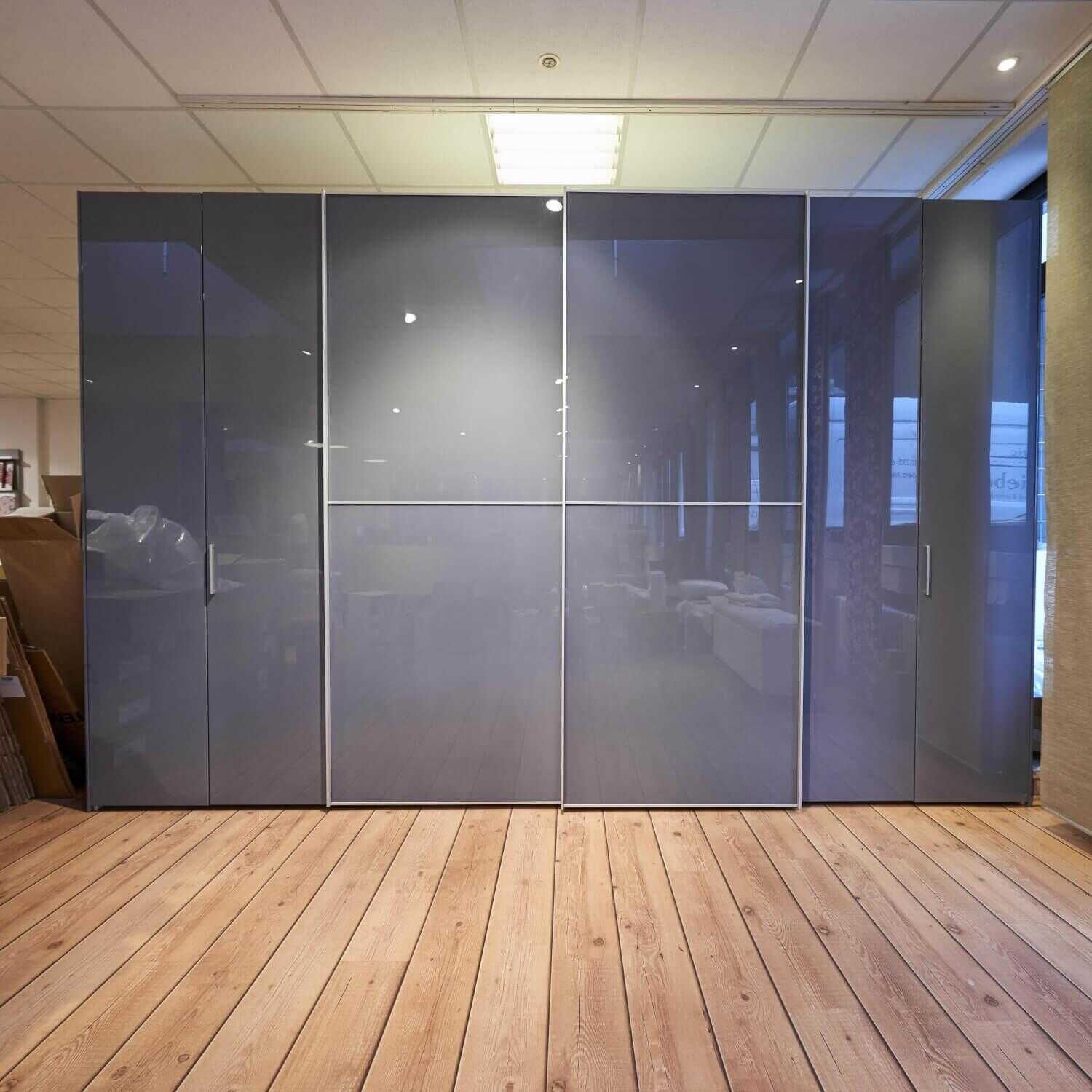 Designerschrank Hochglanz Lackiert Grau Dreh- und Schwebetueren