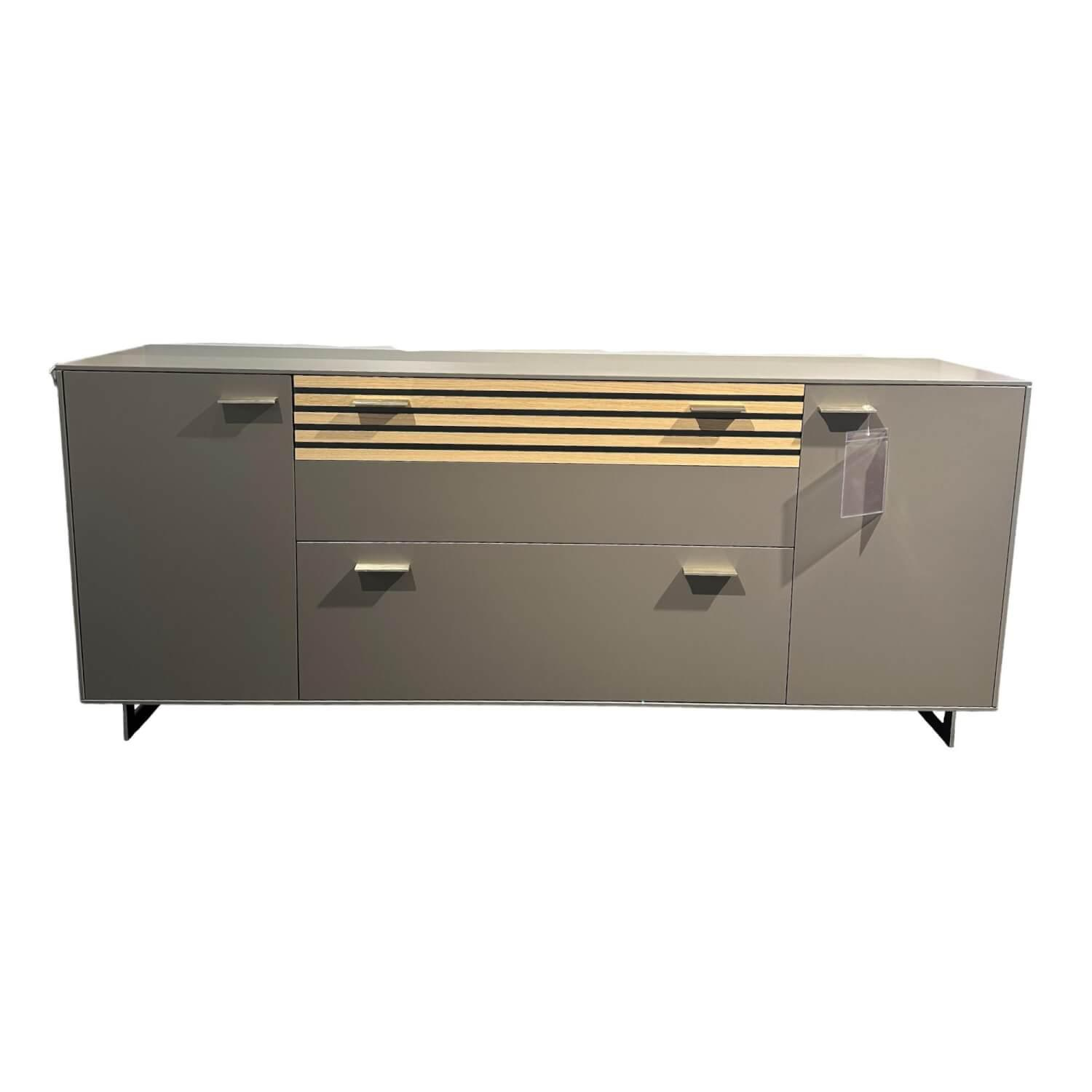 Sideboard IL 2109 Front Nougat Grau Applikation Eiche Hell Griffe Und Metallkufe...