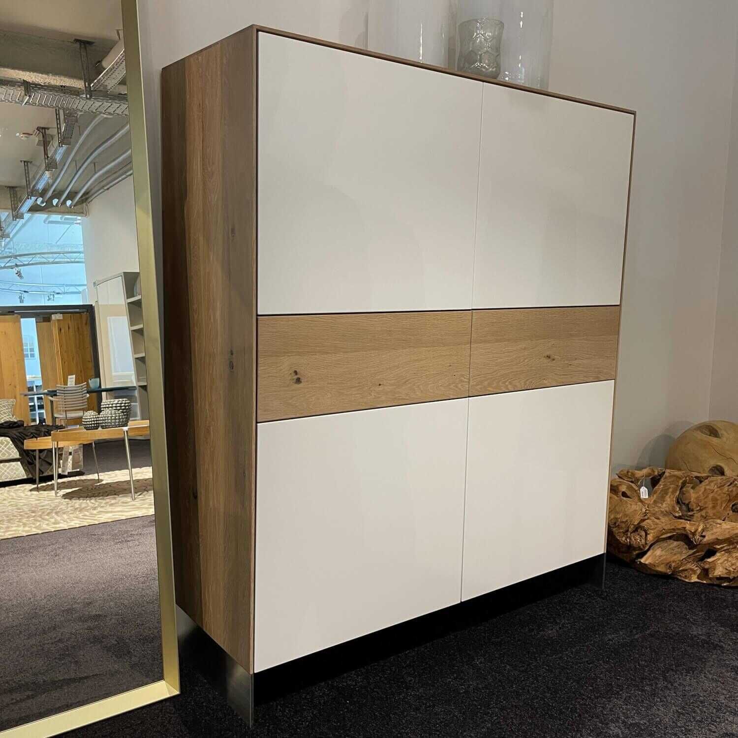 Highboard 4-Tuerig Mattlack Weiss 2 Schuebe Wildeiche Geoelt Edelstahlkufen