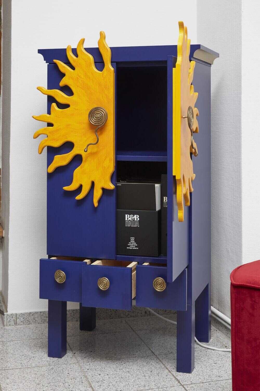 Tuerenschrank O-Sole-Mio Holz Blau mit Sonnenmotiv
