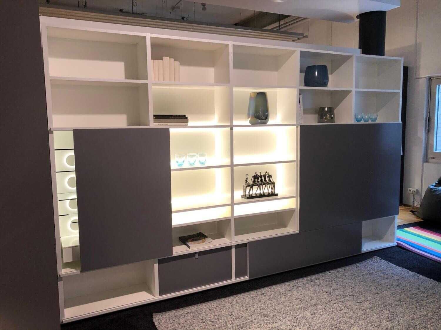 Studimo Wohnwand Lack Matt Nebel Weiss mit Bar-Element und TV-Feld