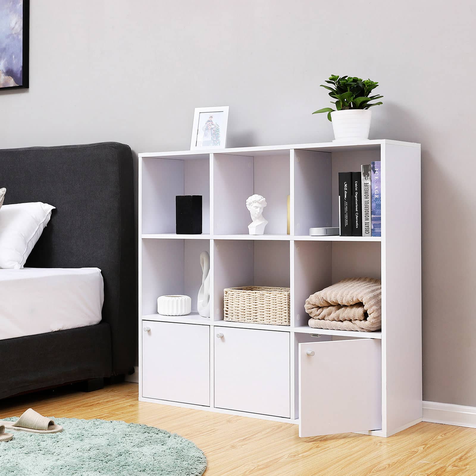 VASAGLE Bücherregal aus Holz mit 3 Türen, freistehend, in Weiß – ideal für Zuhause und Büro